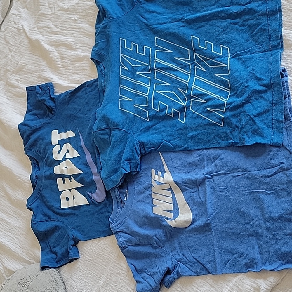 Nike T-shirts, blue, size small
